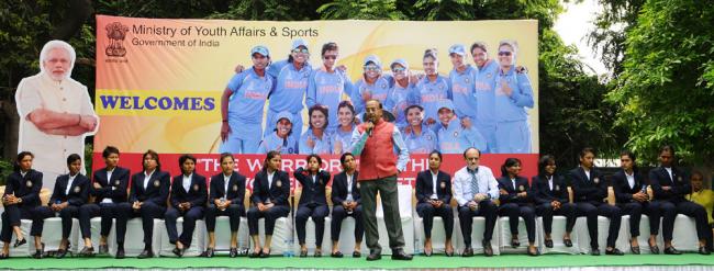  Vijay Goel addressing at the felicitation ceremony of the Indian Women Cricket Team
