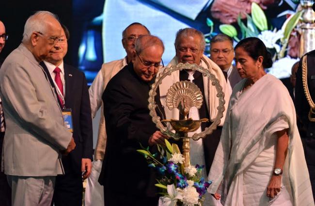 Pranab Mukherjee lighting the inaugural lamp at the Bengal Global Business Summit in Kolkata