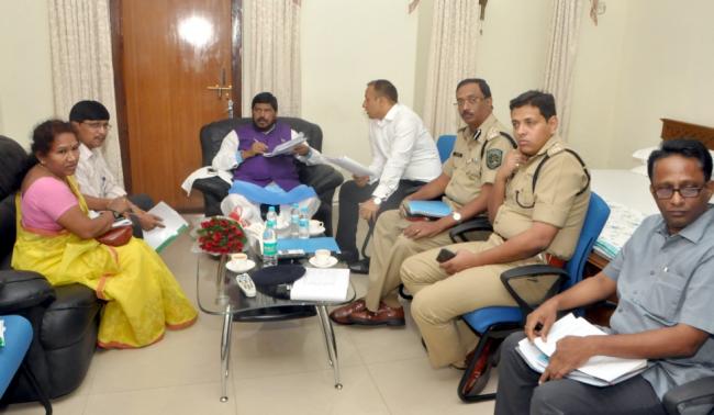 Minister Athawale meets Andhra official for govt welfare scheme review