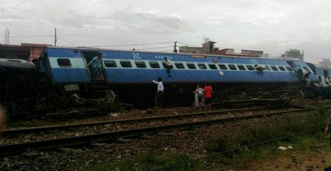 Many feared dead as Puri-Haridwar-Kalinga Utkal Express derails in Uttar Pradesh