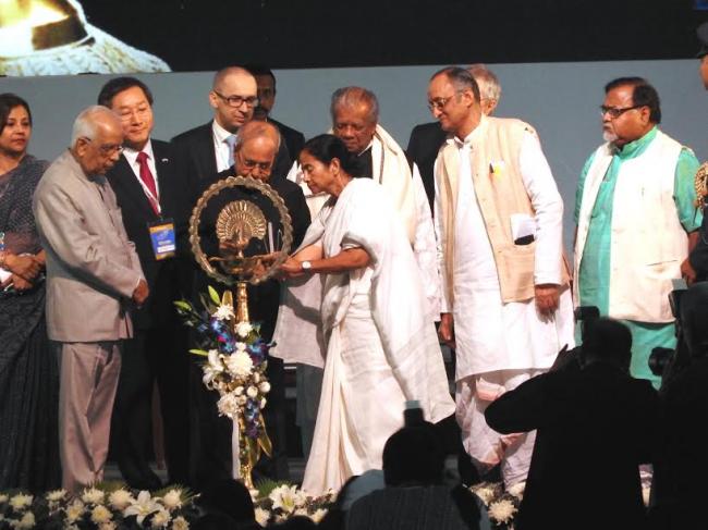 Pranab Mukherjee lighting the inaugural lamp at the Bengal Global Business Summit in Kolkata