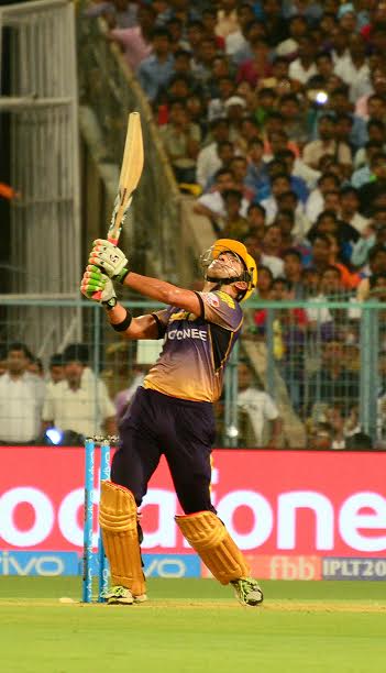 IPL: Kolkata witnesses KKR take on Gujarat Lions at Eden Gardens