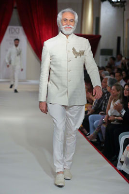 Arjun Rampal walks in India Couture Week 2017 Delhi for Rohit Bal