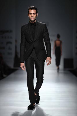 Ashish N Soni sets floor on fire at Amazon India Fashion Week