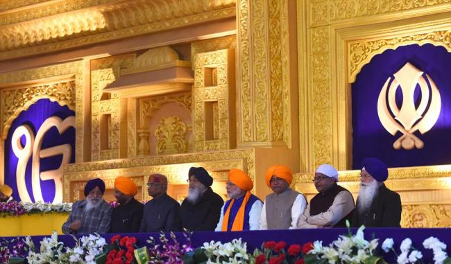 Narendra Modi being welcomed by the Chief Minister of Bihar