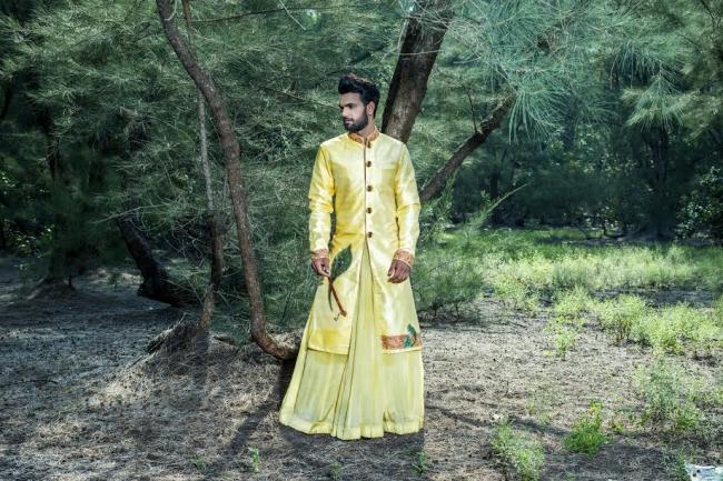 Dolliz Kasba of Kolkata launches Holi fashion collection