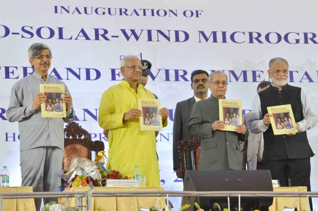  Pranab Mukherjee being felicitated at the presentation of Dr. Malati Allen Noble Award, Dr. Sarkar Allen Mahatma Mahnemann Award and Dr. Sarkar Allen Swamiji Award instituted by the Dr. Malati Allen Charitable Trust,