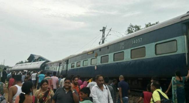 Many feared dead as Puri-Haridwar-Kalinga Utkal Express derails in Uttar Pradesh