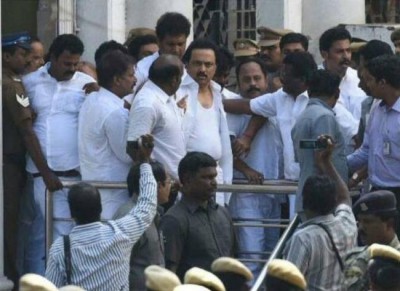Tamil Nadu : DMK on statewide hunger strike to protest against Palaniswamy's trust vote