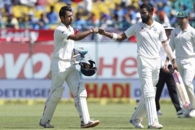 Aussies face crisis, totter at 92/5 at tea