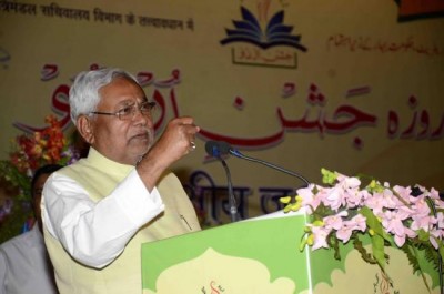 Day after skipping Sonia's lunch party Nitish Kumar arrives to attend Modi's