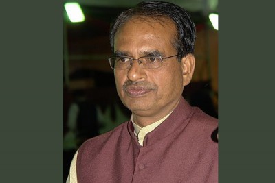 Madhya Pradesh CM Shivraj Singh Chouhan visits Mandsaur, gives Rs. one crore to farmer's family