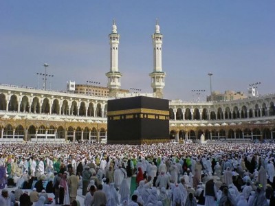 Saudi forces prevent suicide attack on grand mosque