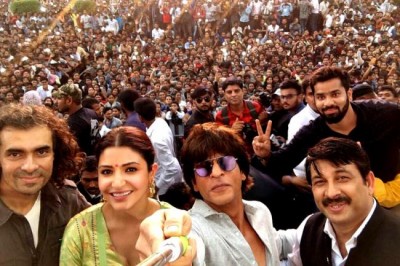 SRK, Anushka Sharma visit Varanasi to promote Jab Harry Met Sejal