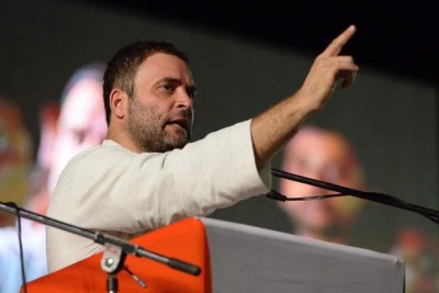 Rahul Gandhi meets families of children who died in Gorakhpur hospital