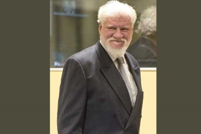 Bosnian war criminal drinks poison inside court, dies