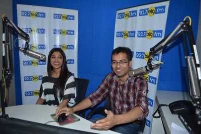 'Devi' actors visit 92.7 Big FM studio