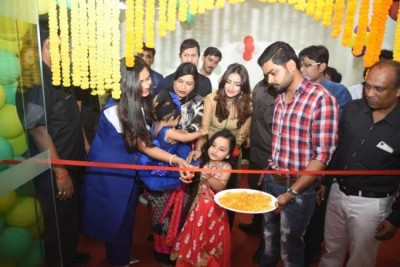 Tollywood actors Nusrat Jahan and Arshiya Mukherjee launch stores at Purulia's City Centre