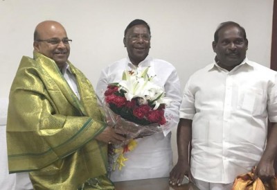V. Narayanasamy meeting the Union Minister for Social Justice and Empowerment