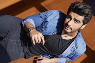 Arjun Kapoor shoots for Mubarakan songs despite injury 