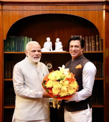 Madhur Bhandarkar meets Narendra Modi 