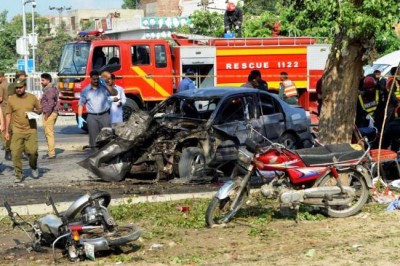 Suspected suicide attack hits Lahore, 26 killed