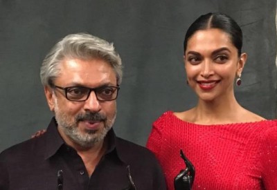 Deepika Padukone steals Sanjay Leela Bhansali's food?