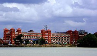 Kolkata: Several country made pistols seized from Howrah railway station