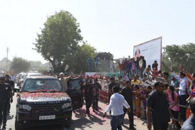 PM lays foundation stone of Barrage over Narmada, addresses public meeting at Bharuch 