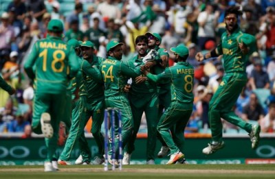 Pakistan beat India by 180 runs, lift Champions Trophy 