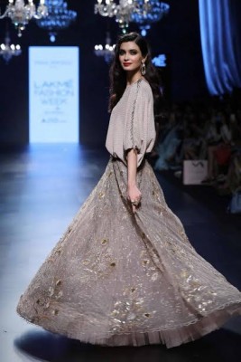 Diana Penty steals the show in a Payal Singhal ensemble at LFW 2017