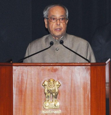 President of India receives first copy of book â€˜Future of Indian Universities: Comparative and International Perspectivesâ€™