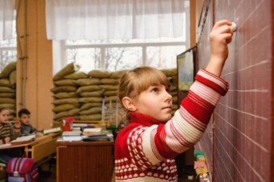 Thousands of children out of school as classrooms shelled in eastern Ukraine â€“ UNICEF