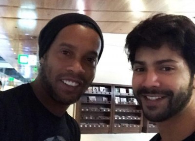 Varun Dhawan hosts Ronaldinho, shares picture on social media
