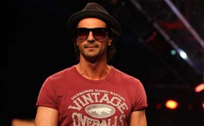 Arjun Rampal visits BJP HQ, clarifies not for 'politics'