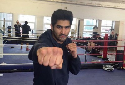 Vijender Singh beats Chinese opponent Zulpikar Maimaitiali, extends winning run