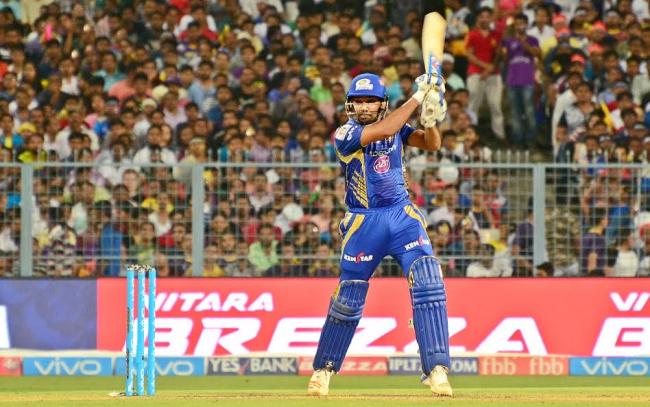 SRK along with AbRam visit Eden Gardens to cheer for KKR