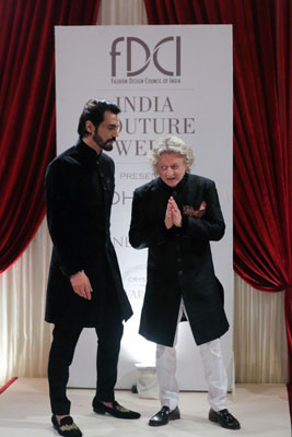 Arjun Rampal walks in India Couture Week 2017 Delhi for Rohit Bal