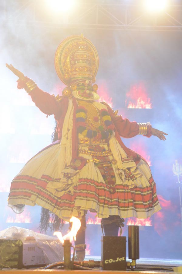 60-feet-tall Ravana burnt on Dussehra in Kolkata's Salt Lake