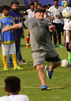 Diego Maradona relives football-romance in Kolkata