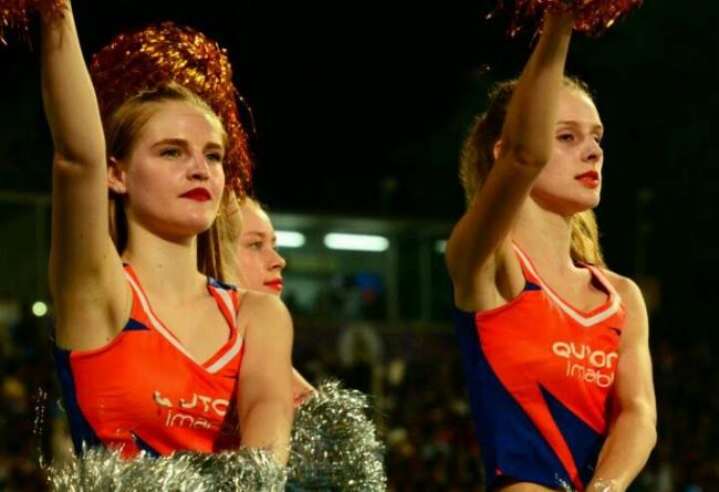 IPL: Kolkata witnesses KKR take on Gujarat Lions at Eden Gardens