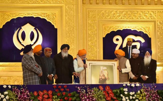 Narendra Modi being welcomed by the Chief Minister of Bihar