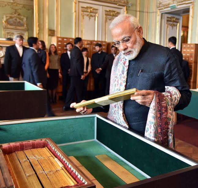  Narendra Modi with Jampa Donor, Buda Balzheivich Badmayev, Head Priest, Datsan Gunzechoinei Buddhist Temple
