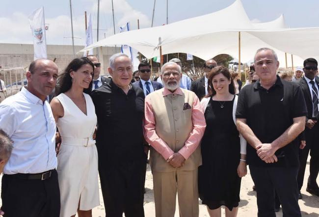 Narendra Modi at the Indian cemetery at Haifa