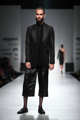 Ashish N Soni sets floor on fire at Amazon India Fashion Week