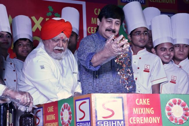 Actor Arjun Chakraborty and Chef Manjit Singh Gill join SBIHM students at their cake mixing ceremony