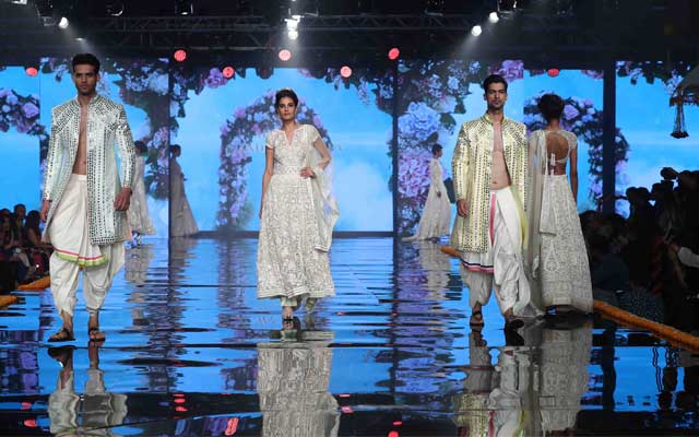 Sonam Kapoor walks down ramp for Abu Jani and Sandeep Khosla 