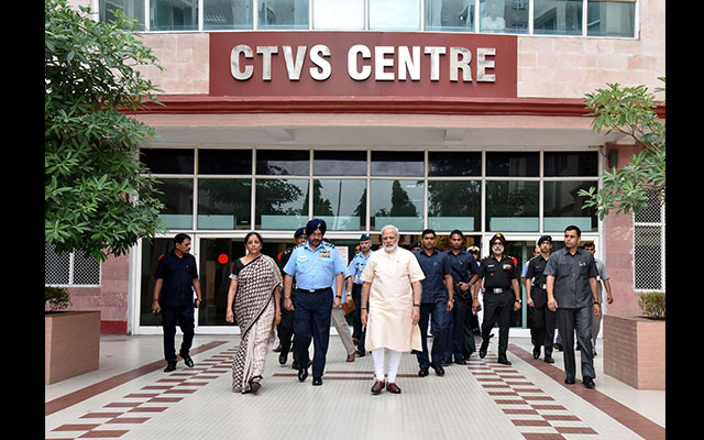 Narendra Modi visits R&R Hospital to see Marshal of the Indian Air Force Arjan Singh