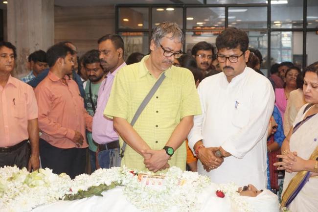 Kalika Prasad Bhattacharjee's last rites performed in Kolkata