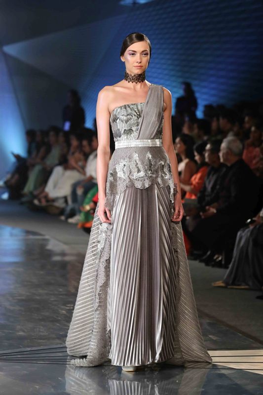 Shilpa Shetty walks for Amit Aggarwal in India Couture Week